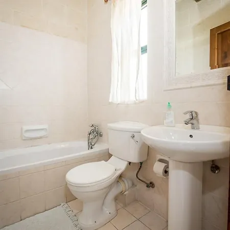 3 Bedroom With Private Pool And Views * Nadur