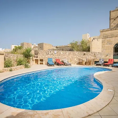 3 Bedroom With Private Pool And Views Holiday home Nadur