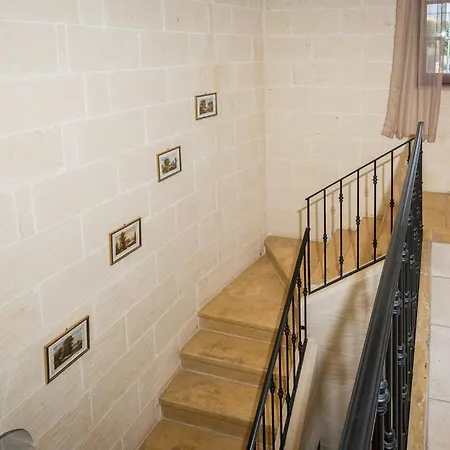 3 Bedroom With Private Pool And Views Nadur