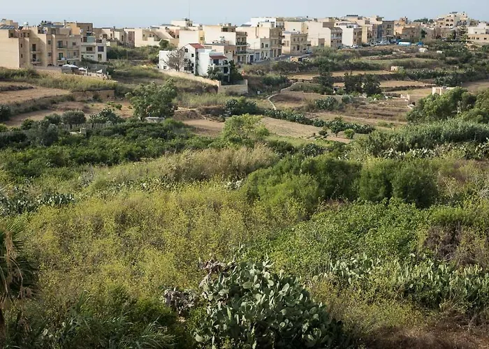 3 Bedroom With Private Pool And Views * Nadur