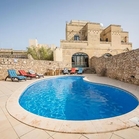 3 Bedroom With Private Pool And Views