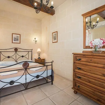 Hébergement de vacances 3 Bedroom With Private Pool And Views *