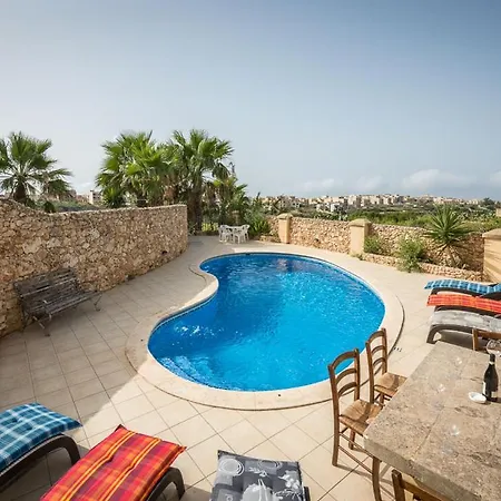 Hébergement de vacances 3 Bedroom With Private Pool And Views