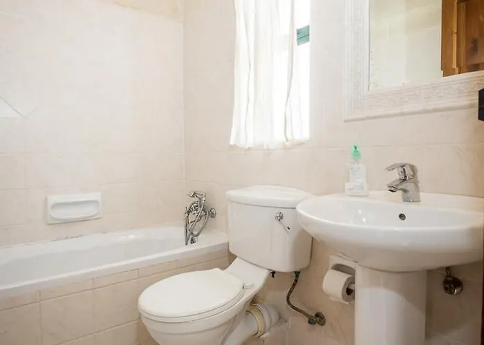 3 Bedroom With Private Pool And Views * Nadur