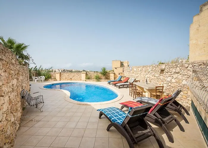 Case de vacanță 3 Bedroom With Private Pool And Views Nadur