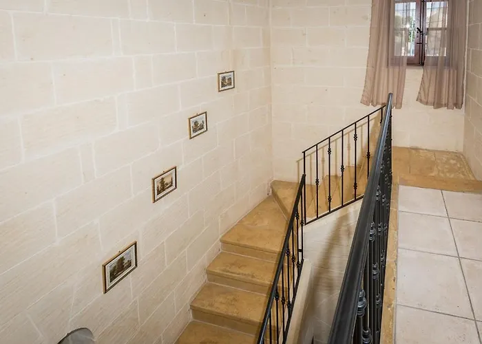 3 Bedroom With Private Pool And Views Nadur